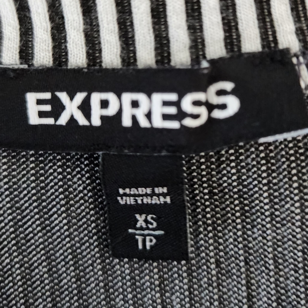 EXPRESS WOMEN'S BLACK AND WHITE STRIPPED SHIRT WITH BACK TIE SIZE XS - Picture 6 of 6